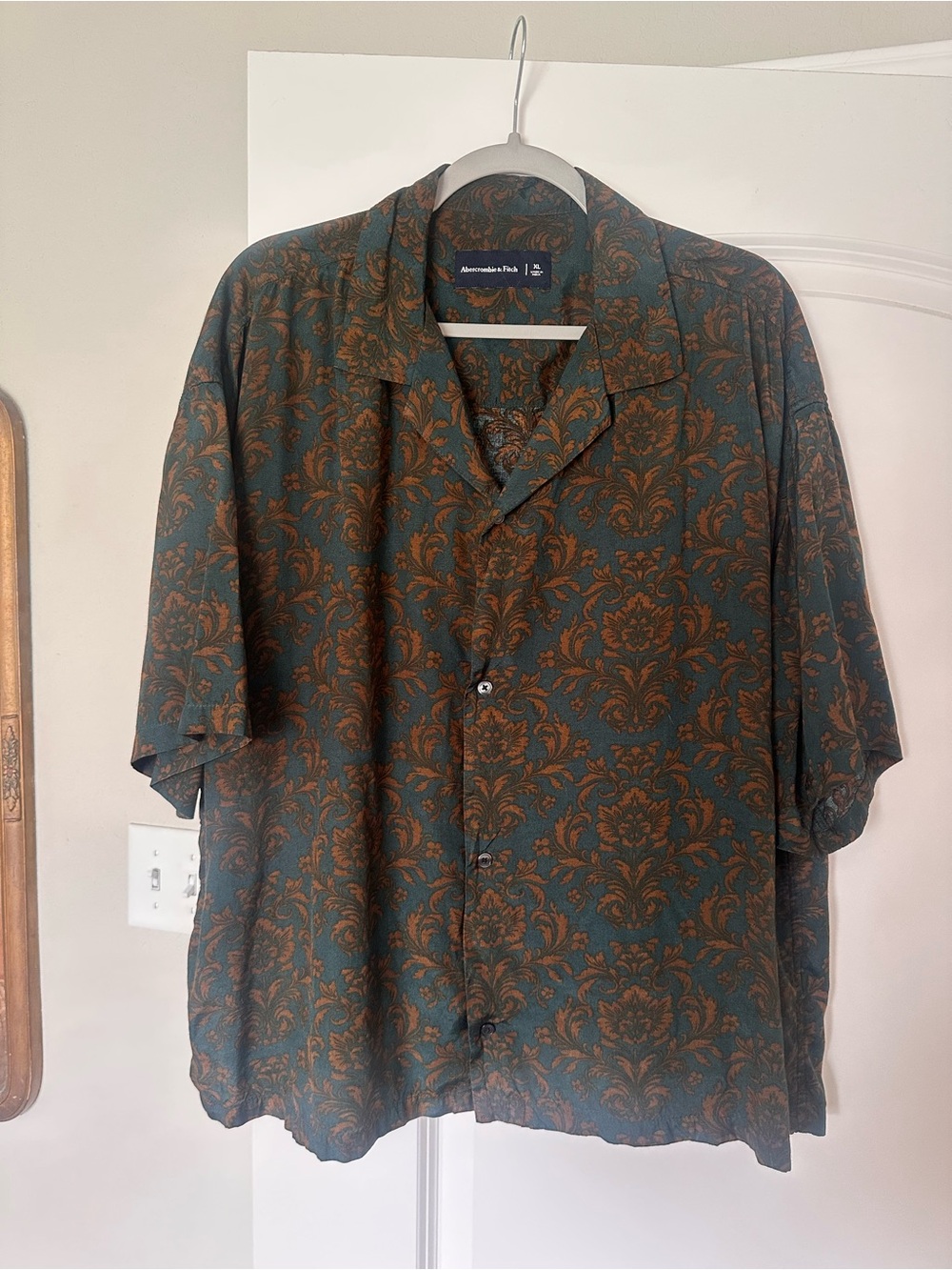 Abercrombie & Fitch Teal and Gold Damask Short Sleeve Button-Down Shirt XL